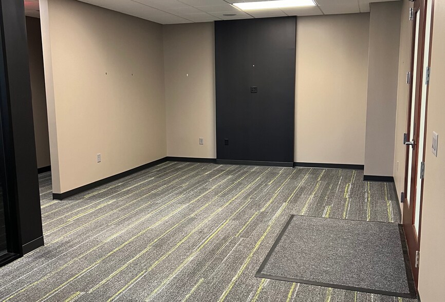 More Photos Of 101 Cosgrove Hill Ave, Chapel Hill Medical For Sale