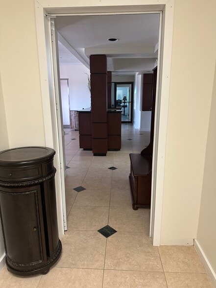 More Photos Of 4091 Colonial Blvd, Fort Myers Office Residential For Lease