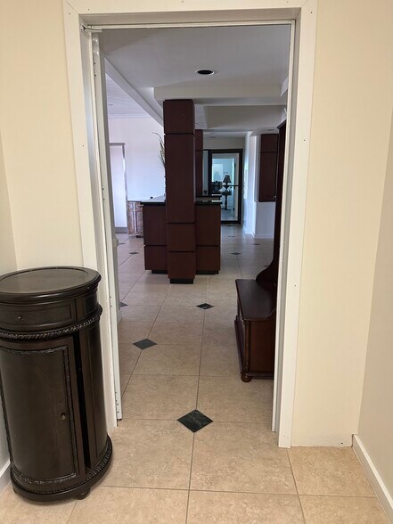More Photos Of 4091 Colonial Blvd, Fort Myers Office Residential For Sale