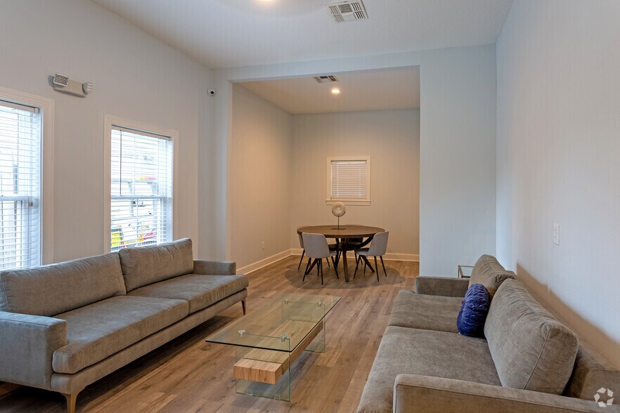 More Photos Of 2400 W Tharpe St, Tallahassee Apartments For Sale