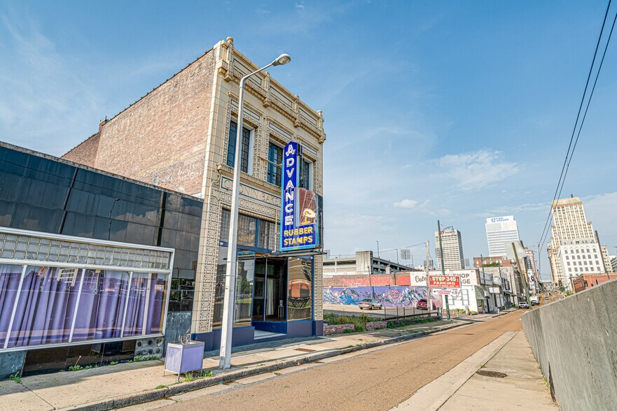 More Photos Of 339 Madison Ave, Memphis Storefront Retail Office For Sale
