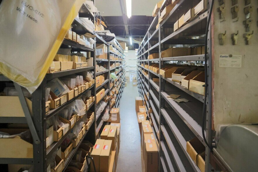 More Photos Of 4215 E Lake St, Minneapolis Freestanding For Sale