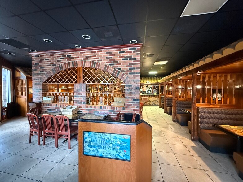 More Photos Of 861 Yamato Rd, Boca Raton General Retail For Lease