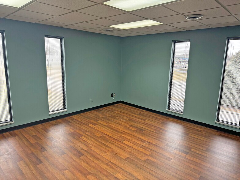 More Photos Of 36358-36380 Garfield Rd, Clinton Township Medical For Lease