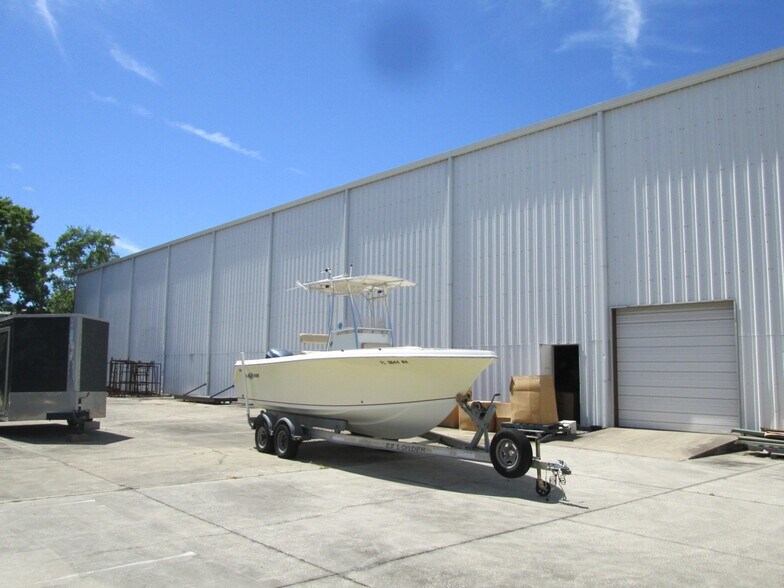 More Photos Of 10551 47th St N, Clearwater Warehouse For Lease