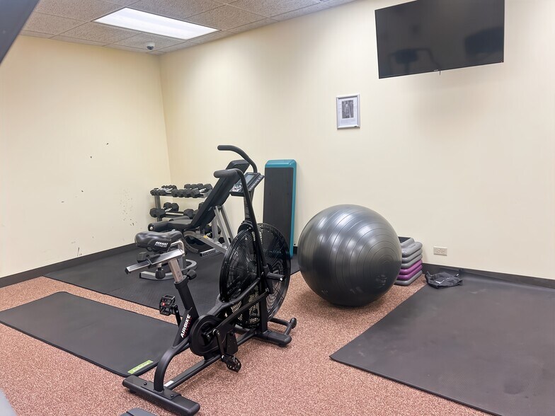 More Photos Of 2340 S River Rd, Des Plaines Office For Lease