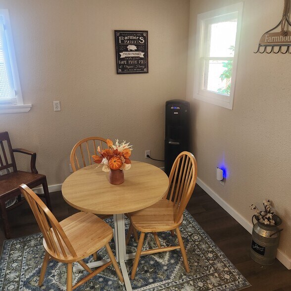 More Photos Of 1980 Redwood Ave, Grants Pass Coworking Space