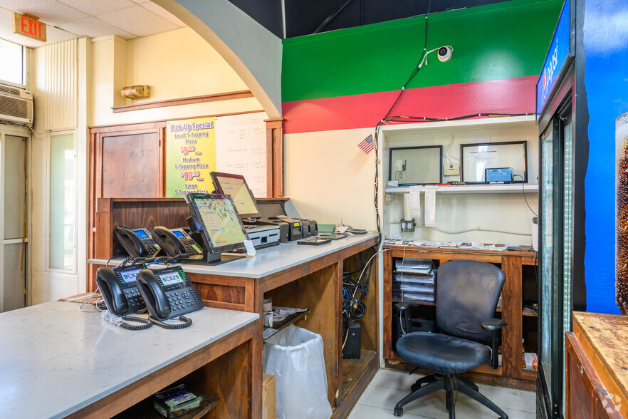 More Photos Of 417 8th St SE, Washington Storefront Retail Residential For Sale