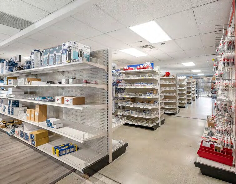 More Photos Of 7671 Alderbridge Way, Richmond Light Distribution For Lease