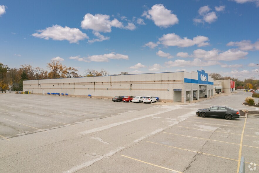 More Photos Of 5223 Monroe St, Toledo Unknown For Lease