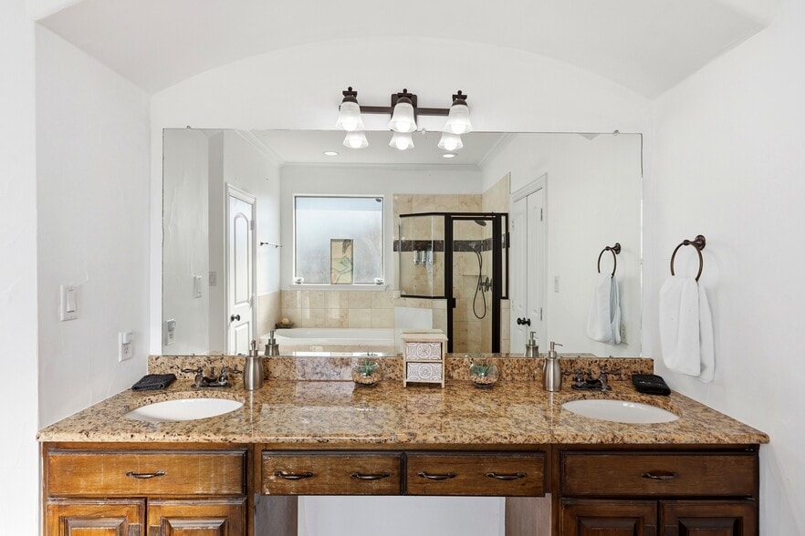 More Photos Of 5100 Mission Ave, Dallas Apartments For Sale