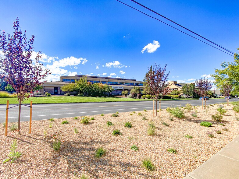 More Photos Of 2090 NE Wyatt Ct, Bend Medical For Sale