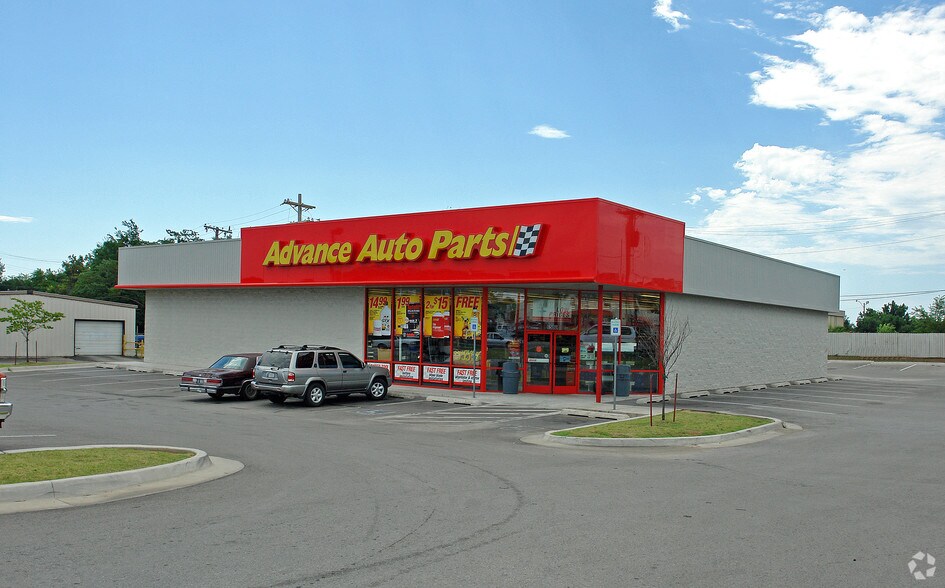 Primary Photo Of 6512 E Admiral Pl, Tulsa Freestanding For Lease