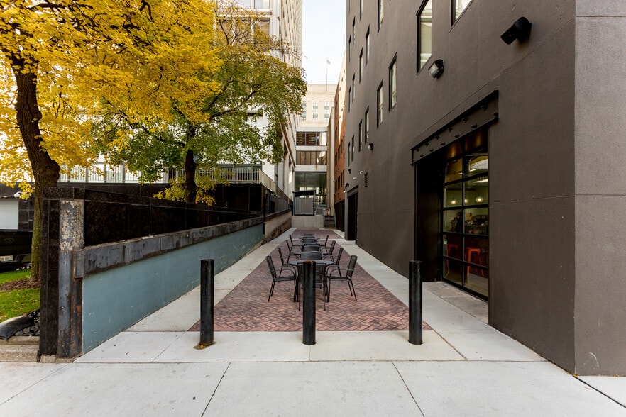 More Photos Of 220 W Congress St, Detroit Office For Lease