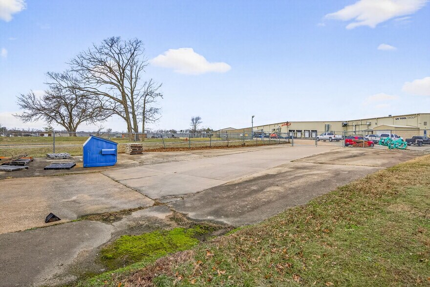 More Photos Of 1500 Dismuke Dr, Farmington Distribution For Sale