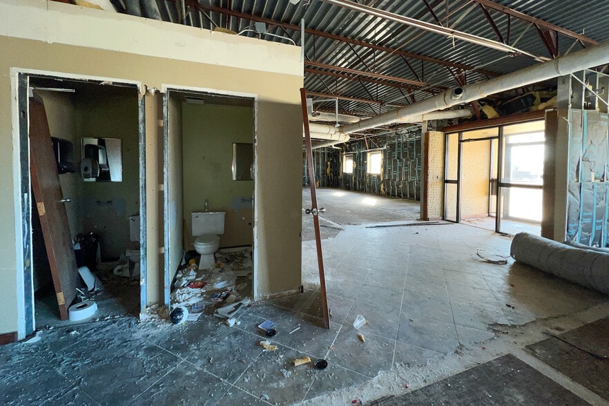 More Photos Of 3200 E Memorial Rd, Edmond Medical For Sale