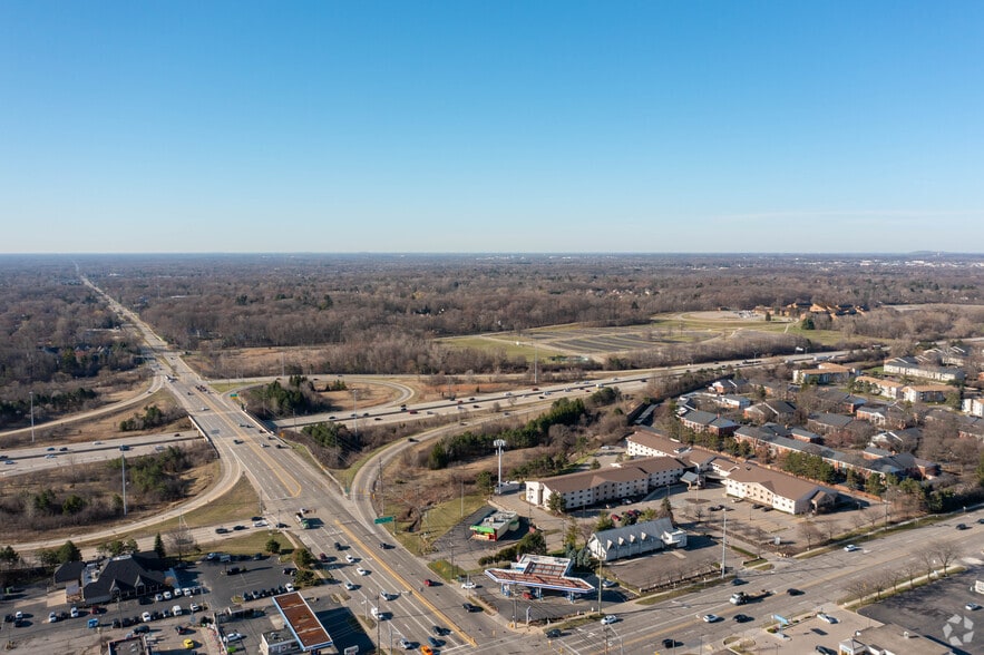 More Photos Of 31525 W 12 Mile Rd, Farmington Hills Hotel For Sale