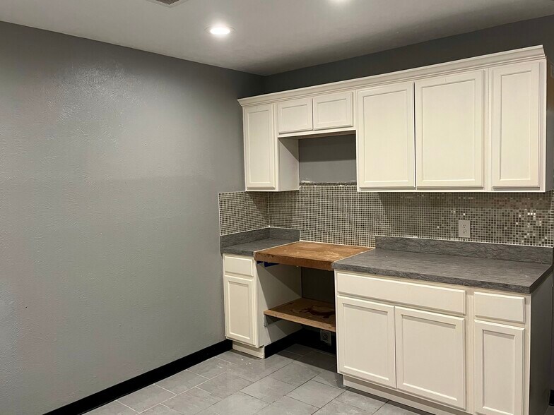 More Photos Of 2317 Handley Dr, Fort Worth General Retail For Sale