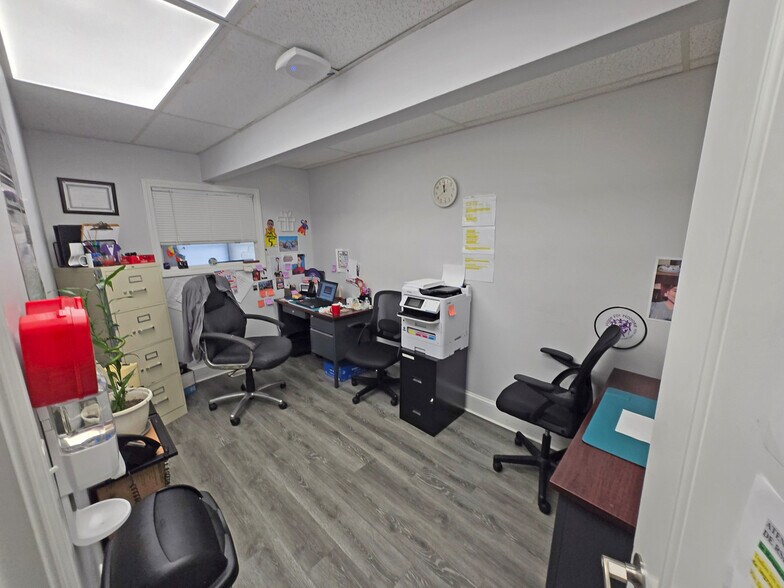 More Photos Of 908 Belmont Ave, Springfield Storefront Retail Residential For Sale