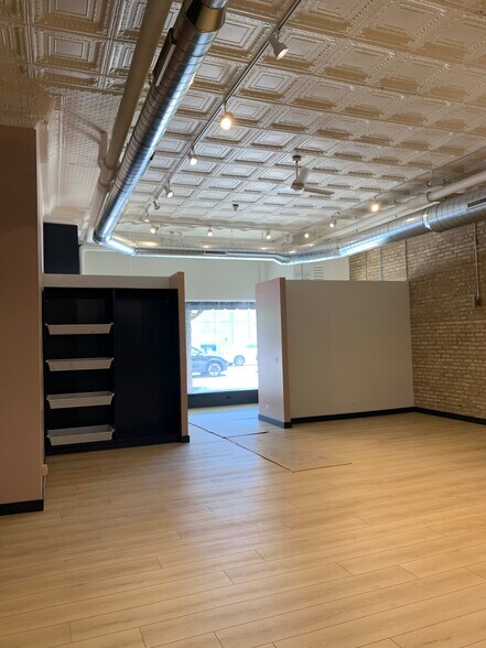 More Photos Of 6054-6056 N Broadway St, Chicago Storefront Retail Residential For Lease