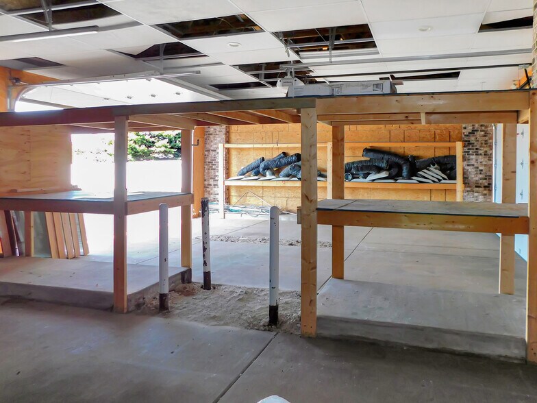 More Photos Of 769 N Blackhawk Blvd, Rockton Office For Lease