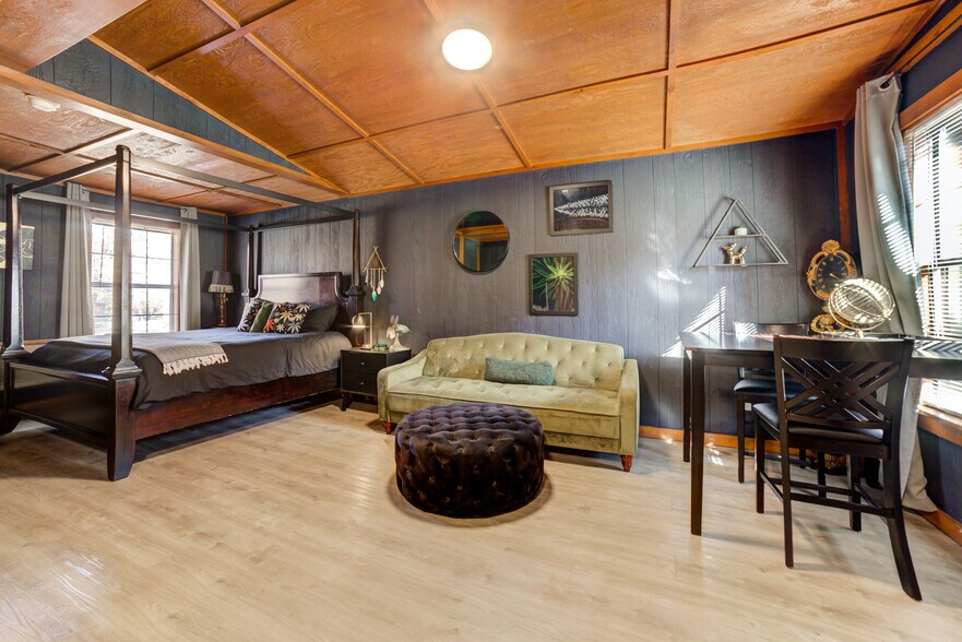 More Photos Of 446724 E 390 Rd, Langley Hotel For Sale