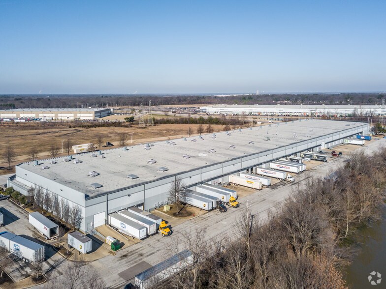 More Photos Of 5280 Meltech Blvd, Memphis Warehouse For Lease