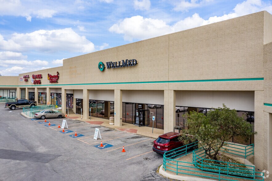 More Photos Of 14100-14218 Nacogdoches Rd, San Antonio Freestanding For Lease