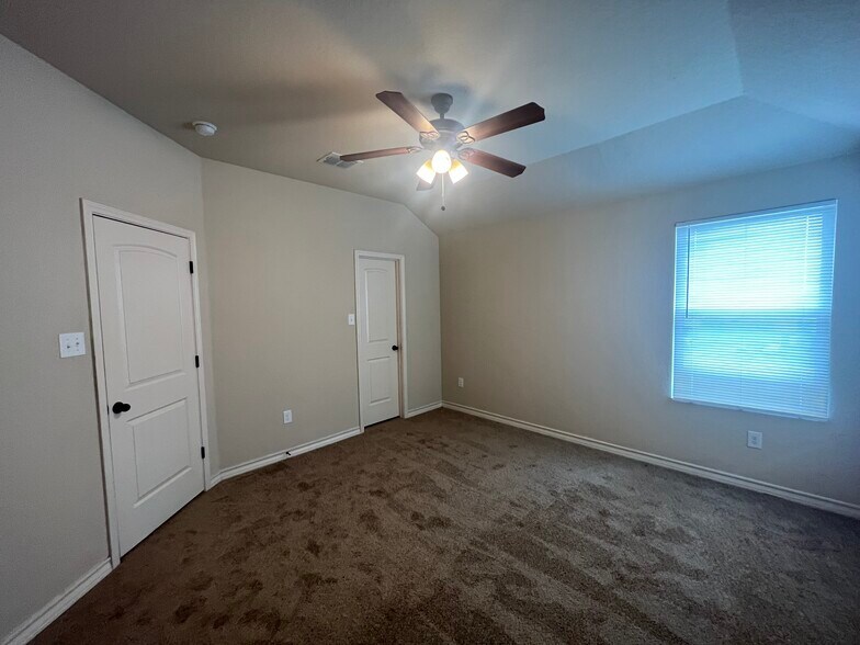 More Photos Of 7014 Donovan Way, San Antonio Apartments For Sale