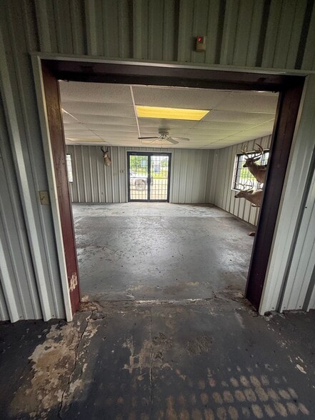 More Photos Of 542-544 Chestnut St, Skiatook Warehouse For Lease