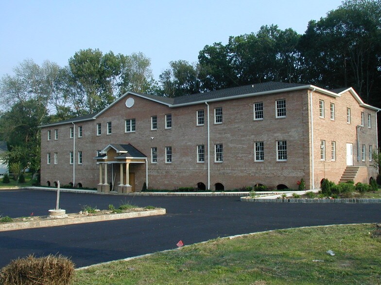 More Photos Of 7 Industrial Rd, Pequannock Office For Lease