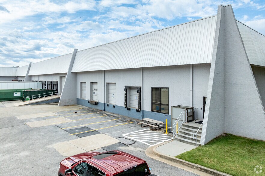 More Photos Of 6930 San Tomas Rd, Elkridge Warehouse For Lease