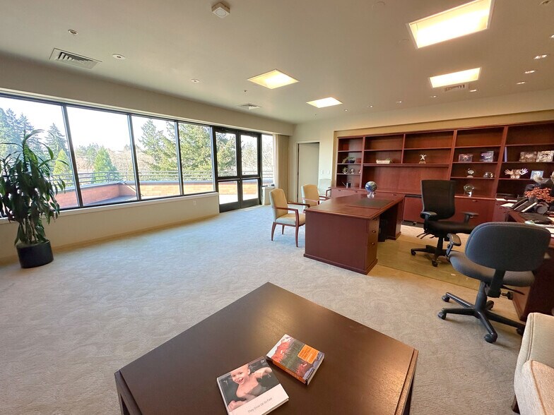 More Photos Of 5121 Skyline Village Loop S, Salem Medical For Sale