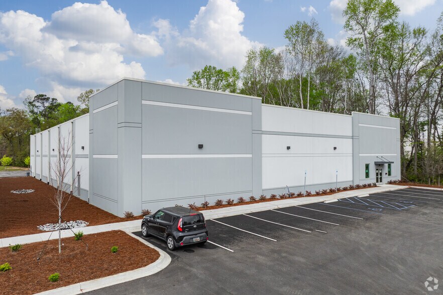 More Photos Of 9571 Palmetto Commerce Pky, Ladson Warehouse For Lease