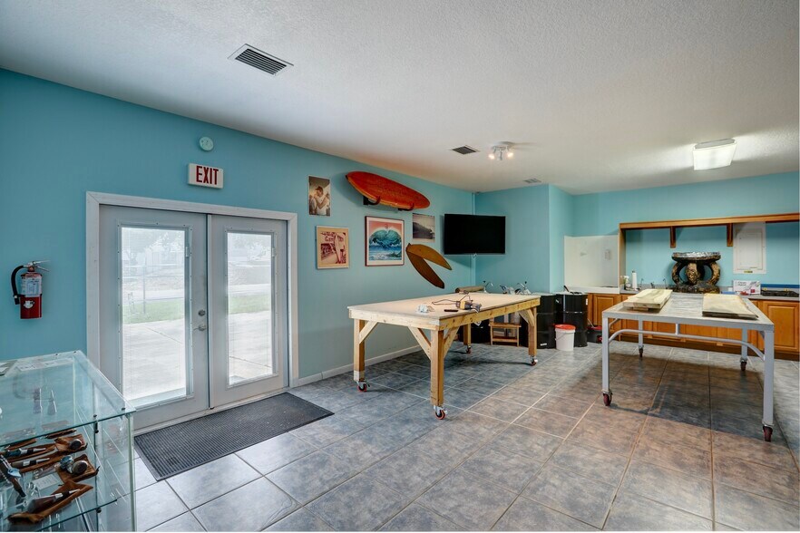 More Photos Of 6820 Woodmere Rd, Sebastian Light Distribution For Sale