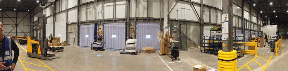 More Photos Of 1245 De L'aviation Av, Dieppe Manufacturing For Lease