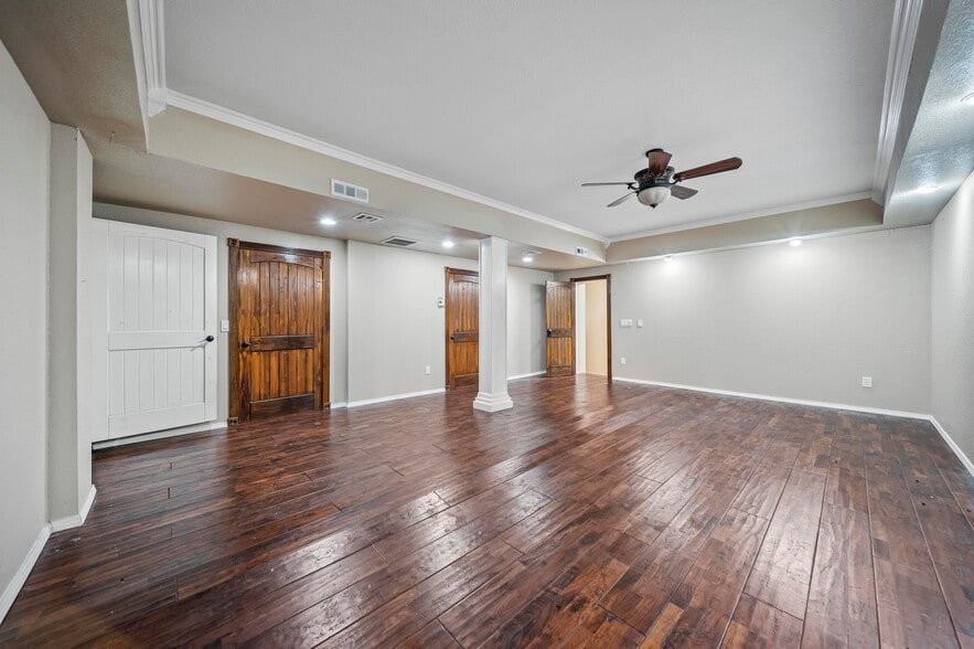 More Photos Of 4702 E 11th St, Tulsa Freestanding For Sale