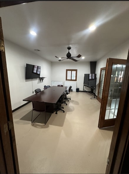 More Photos Of 1501 Magoffin Ave, El Paso Flex For Lease