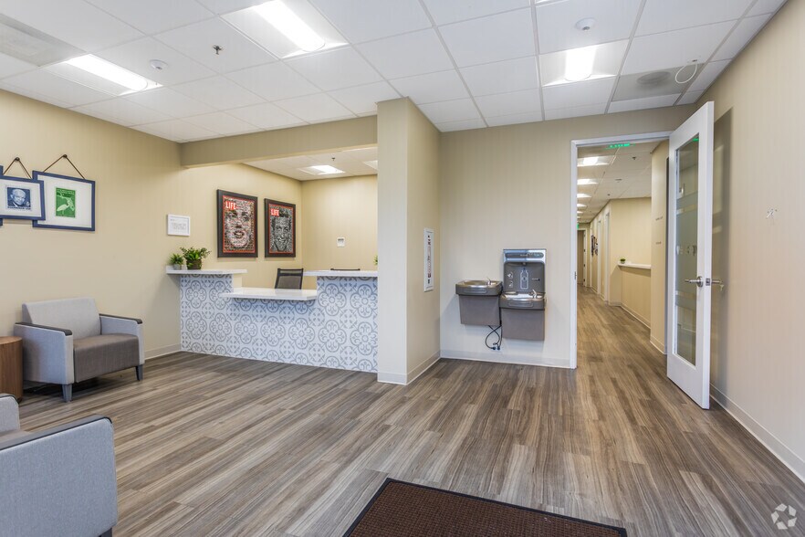 More Photos Of 2847 Poplar Ave, Memphis Storefront Retail Office For Sale