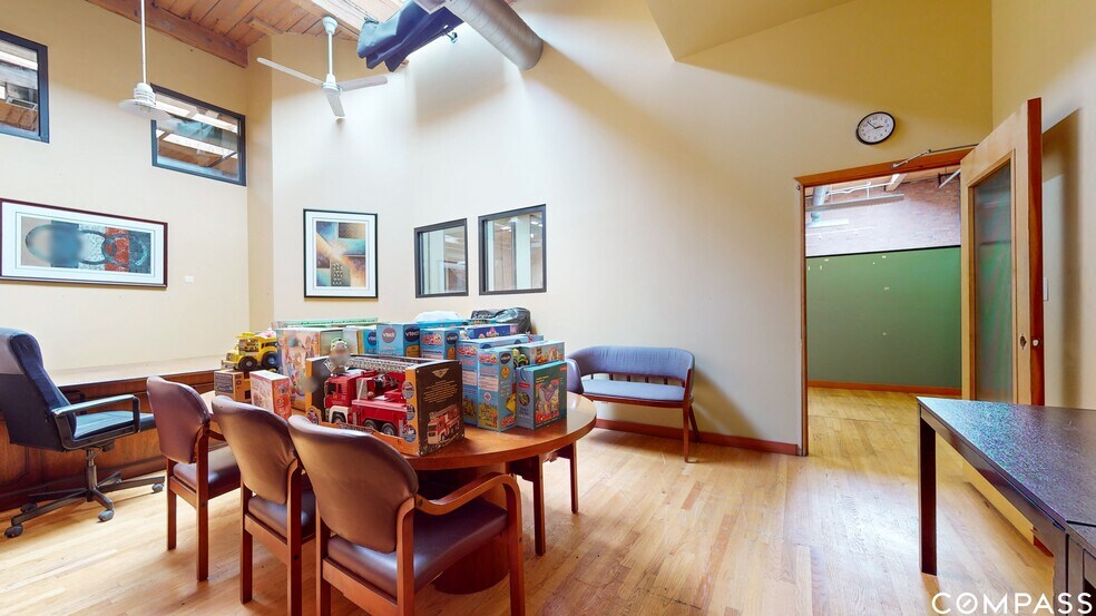 More Photos Of 2241 S Wabash Ave, Chicago Loft Creative Space For Sale