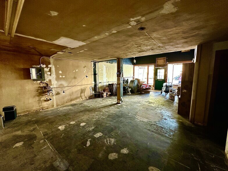 More Photos Of 124 N Main St, Lima Specialty For Sale