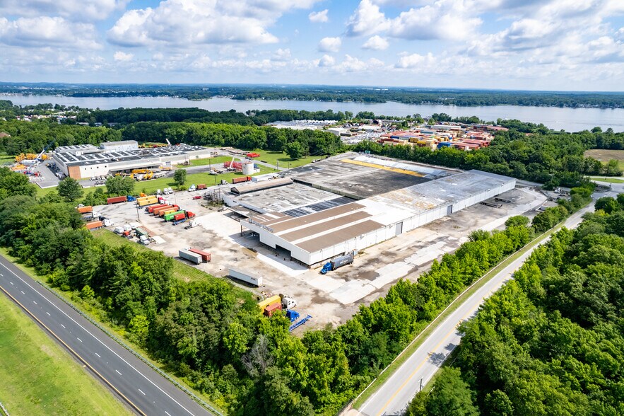 More Photos Of 8203 Fischer Rd, Dundalk Warehouse For Lease