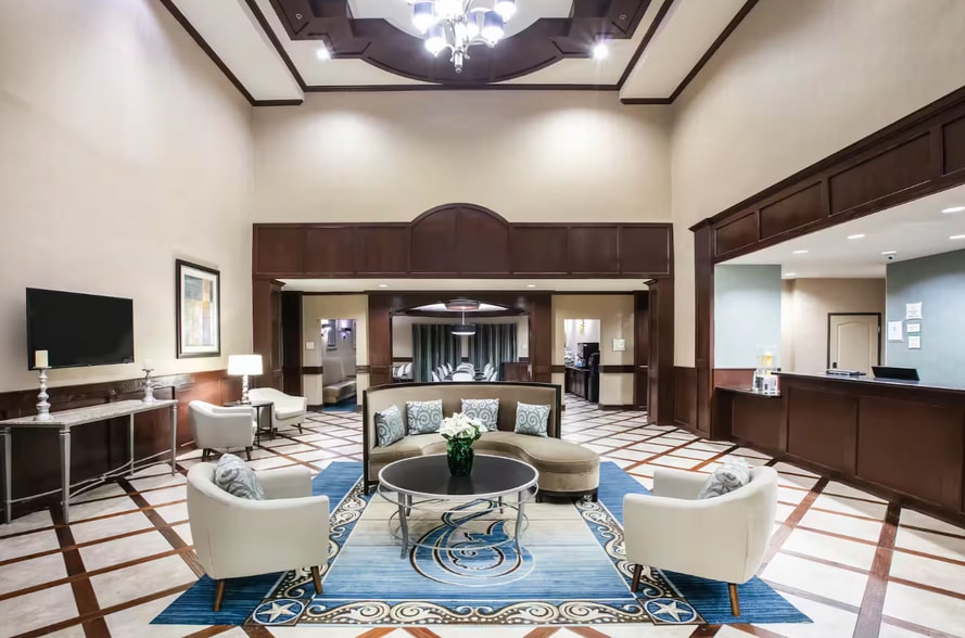 More Photos Of 431 Airport Fwy, Euless Hospitality For Sale