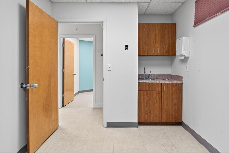 More Photos Of 220 N Westmonte Dr, Altamonte Springs Medical For Lease