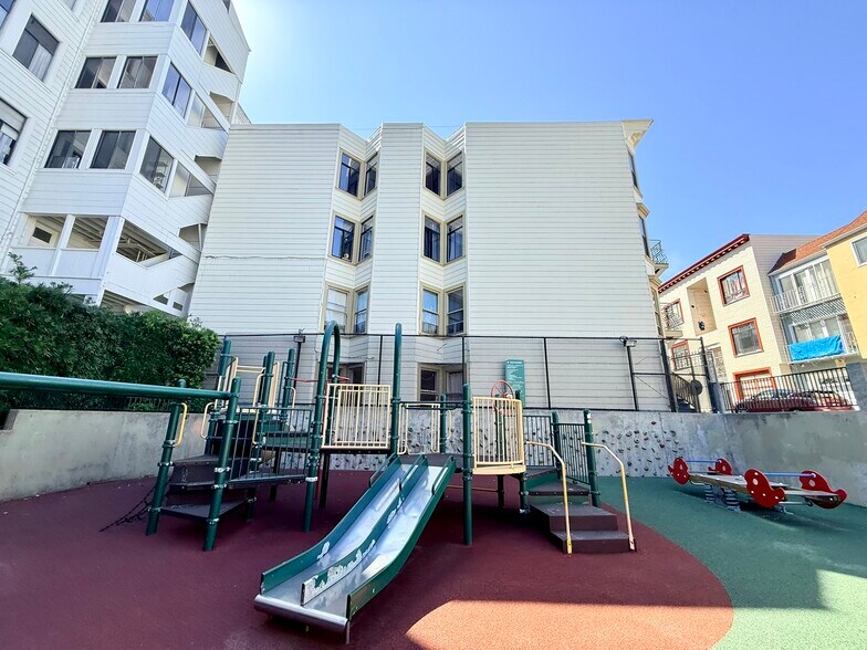 More Photos Of 39 John St, San Francisco Apartments For Sale