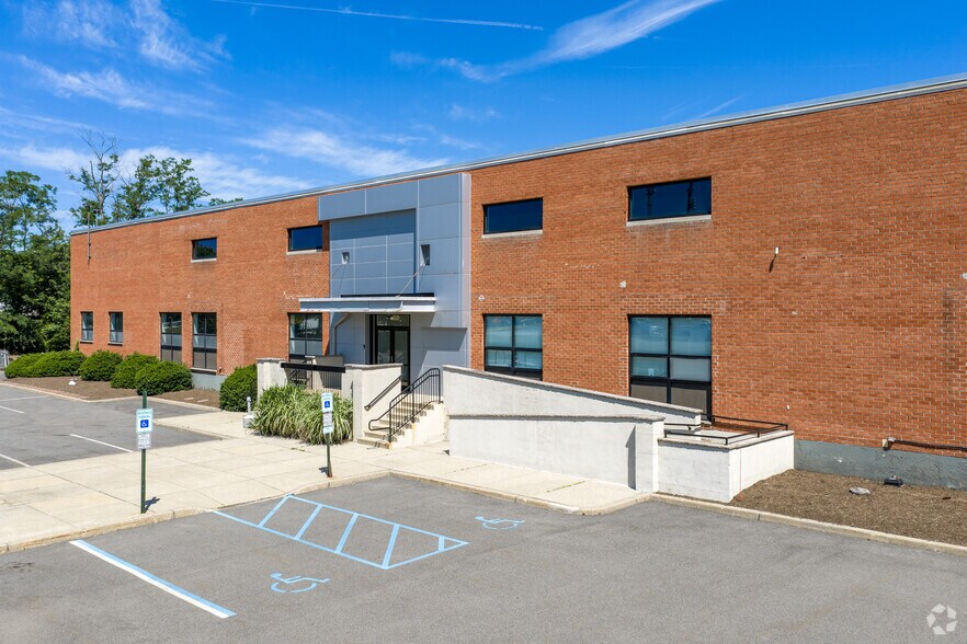 More Photos Of 301 Island Rd, Mahwah Warehouse For Lease