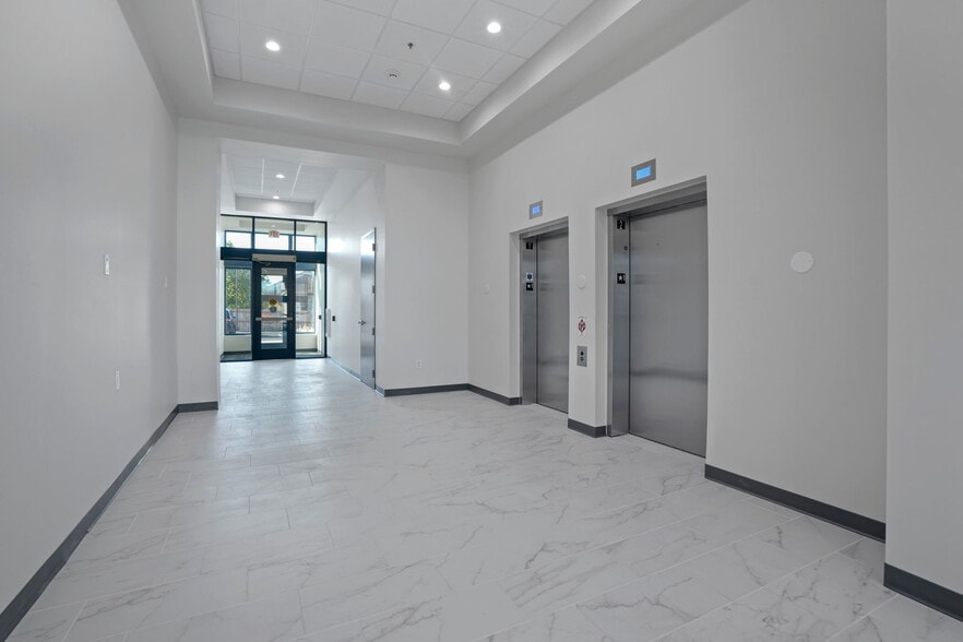 More Photos Of 7007 N High St, Worthington Unknown For Lease