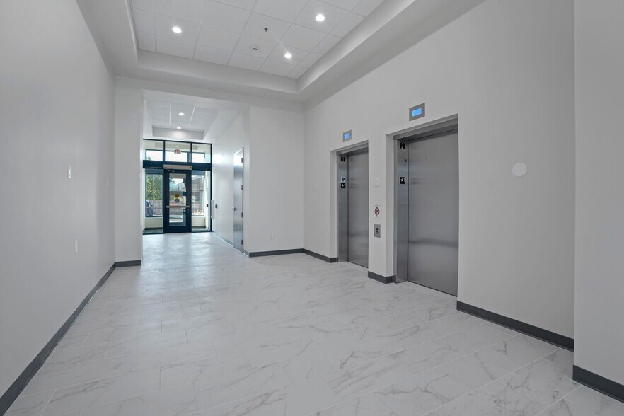 More Photos Of 7007 N High St, Worthington Unknown For Lease