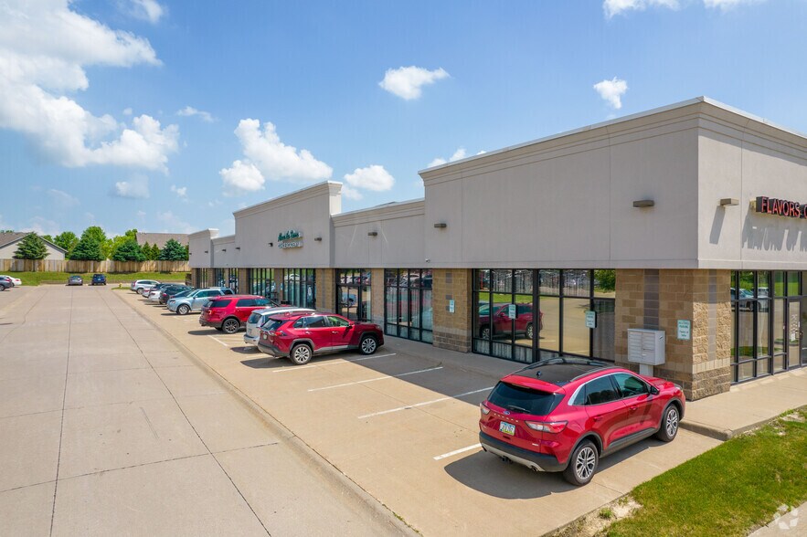 More Photos Of 2660 E 53rd St, Davenport General Retail For Sale