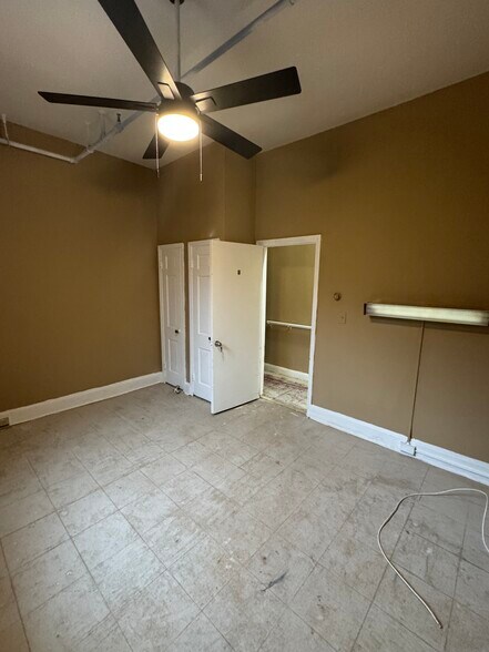 More Photos Of 2449 Shirley Ave, Baltimore Flex For Sale